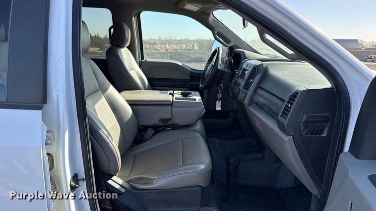 image for item ES5904 2020 Ford F250 Super Duty XL Crew Cab pickup truck