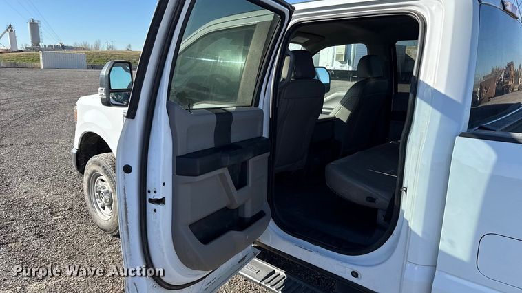 image for item ES5904 2020 Ford F250 Super Duty XL Crew Cab pickup truck