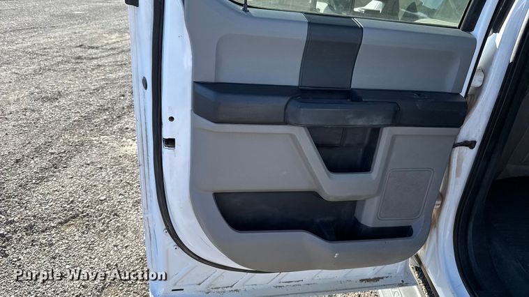 image for item ES5904 2020 Ford F250 Super Duty XL Crew Cab pickup truck