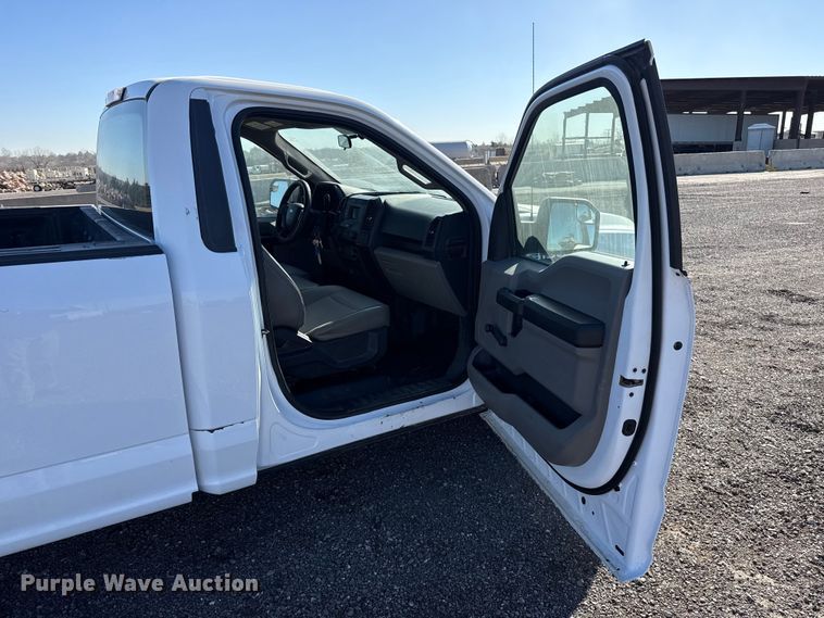 image for item ES5905 2016 Ford F150 XL pickup truck