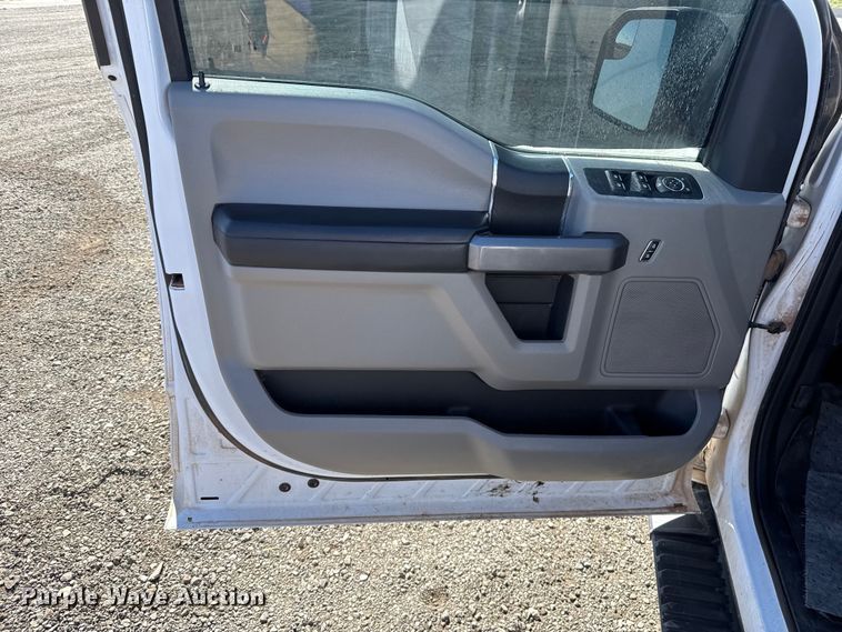 image for item ES5911 2020 Ford F150 XLT Crew Cab pickup truck