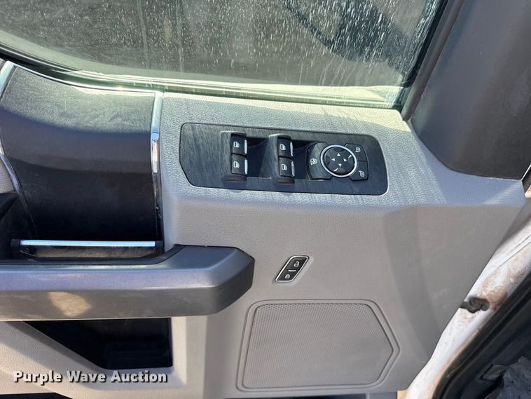 image for item ES5911 2020 Ford F150 XLT Crew Cab pickup truck