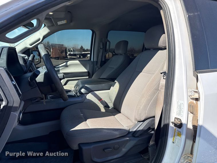 image for item ES5911 2020 Ford F150 XLT Crew Cab pickup truck