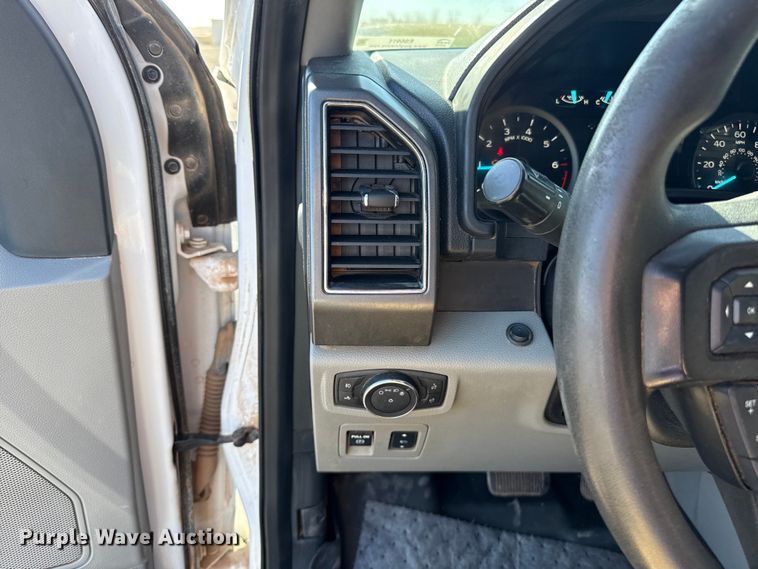 image for item ES5911 2020 Ford F150 XLT Crew Cab pickup truck