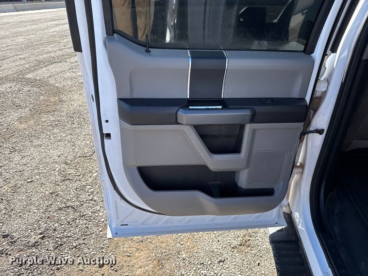 image for item ES5911 2020 Ford F150 XLT Crew Cab pickup truck