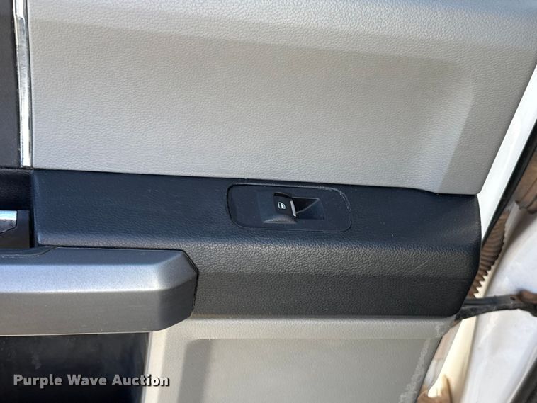 image for item ES5911 2020 Ford F150 XLT Crew Cab pickup truck