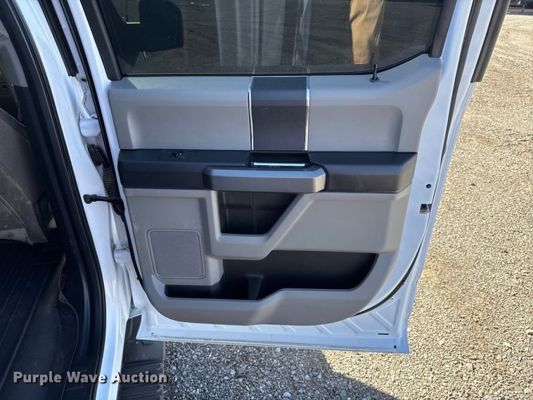 image for item ES5911 2020 Ford F150 XLT Crew Cab pickup truck