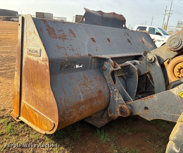 image for item ES8582 2013 Volvo L120G wheel loader