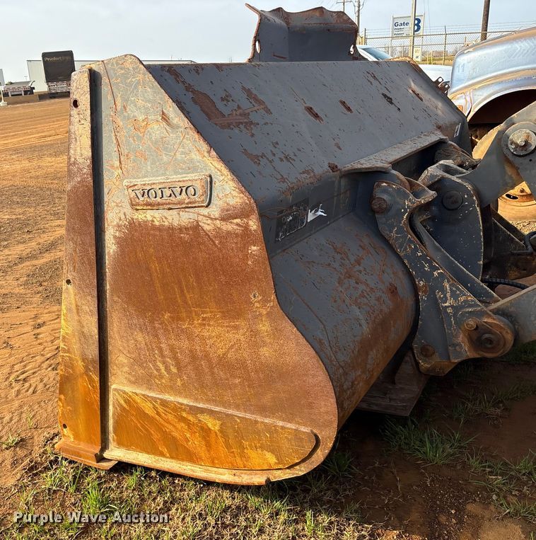 image for item ES8582 2013 Volvo L120G wheel loader