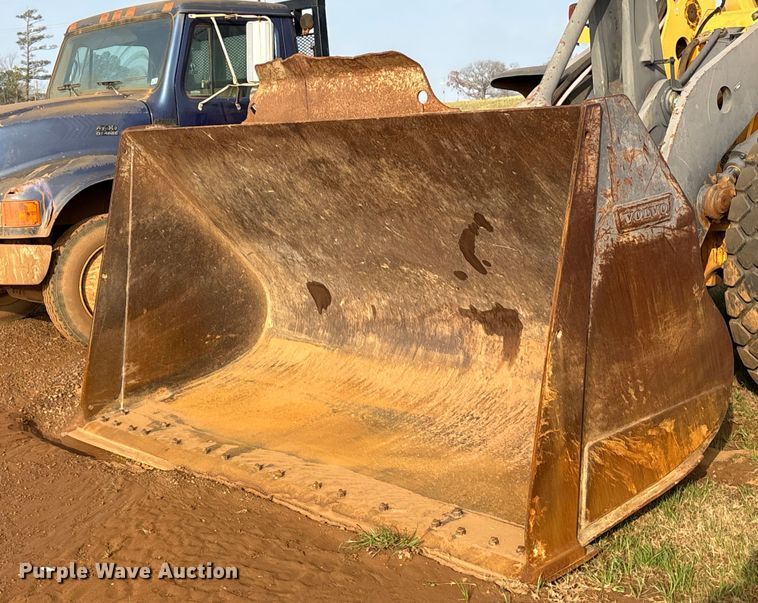 image for item ES8582 2013 Volvo L120G wheel loader