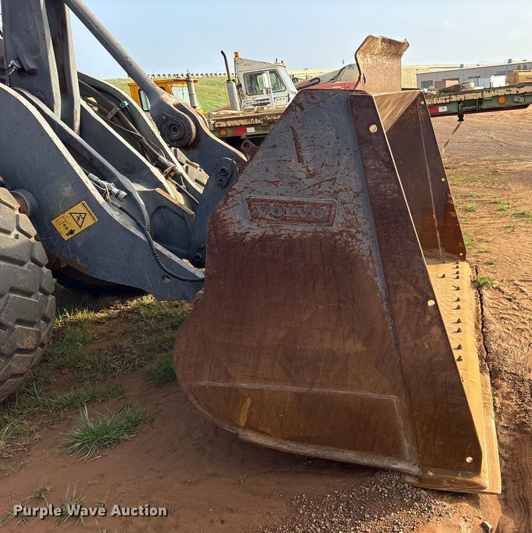 image for item ES8582 2013 Volvo L120G wheel loader