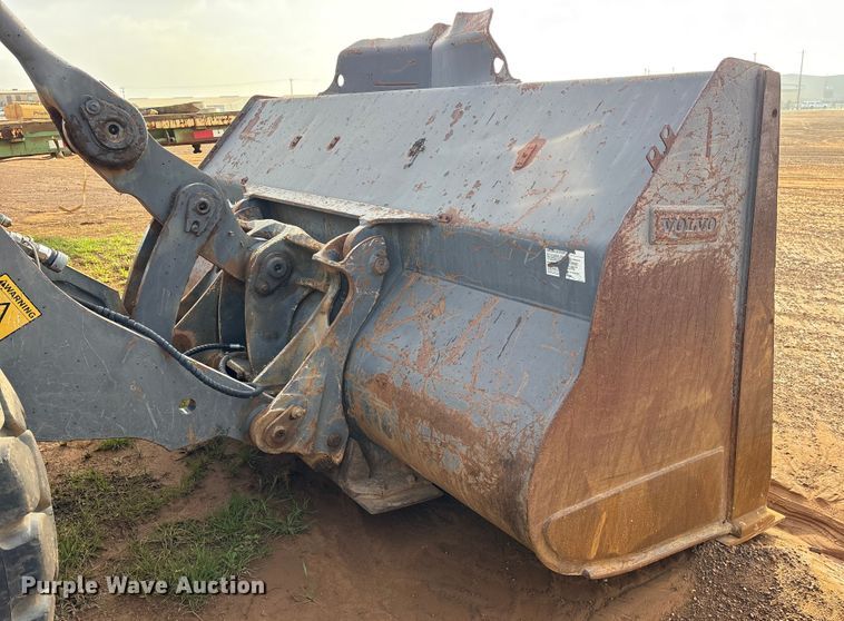 image for item ES8582 2013 Volvo L120G wheel loader