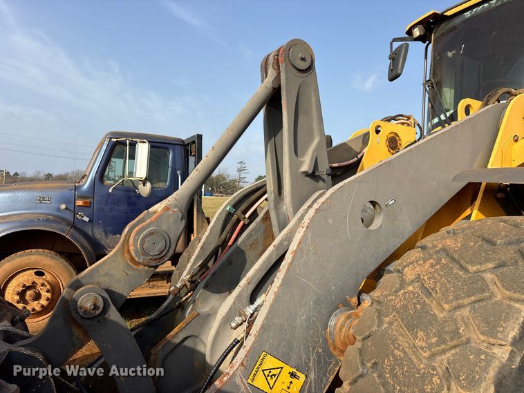 image for item ES8582 2013 Volvo L120G wheel loader