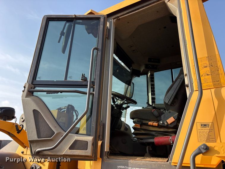 image for item ES8582 2013 Volvo L120G wheel loader