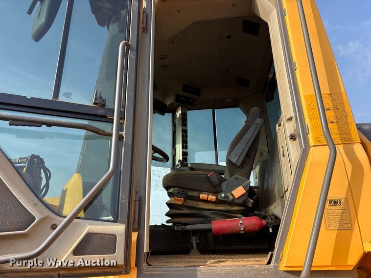 image for item ES8582 2013 Volvo L120G wheel loader