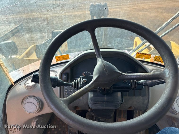image for item ES8582 2013 Volvo L120G wheel loader