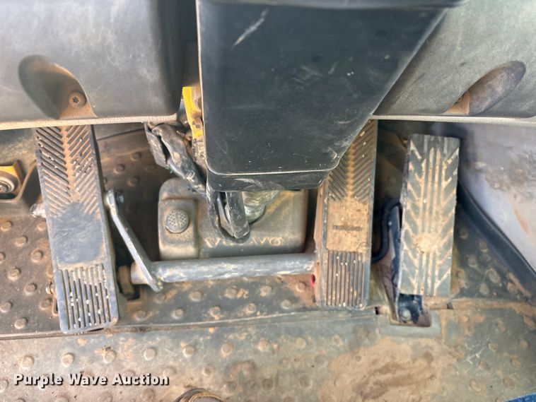 image for item ES8582 2013 Volvo L120G wheel loader