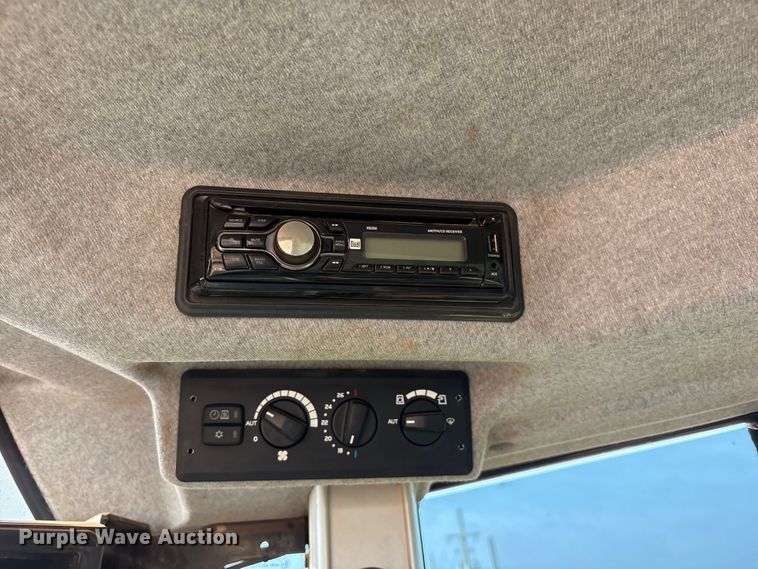 image for item ES8582 2013 Volvo L120G wheel loader