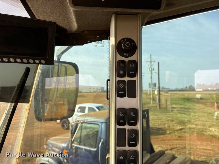 image for item ES8582 2013 Volvo L120G wheel loader