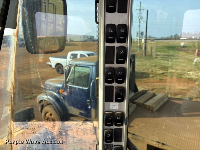 image for item ES8582 2013 Volvo L120G wheel loader