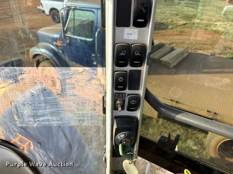 image for item ES8582 2013 Volvo L120G wheel loader