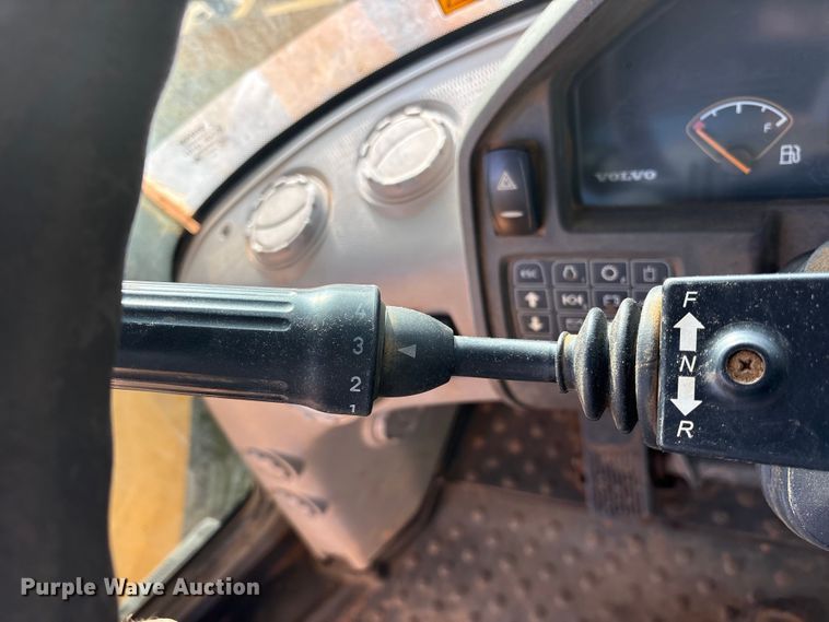 image for item ES8582 2013 Volvo L120G wheel loader