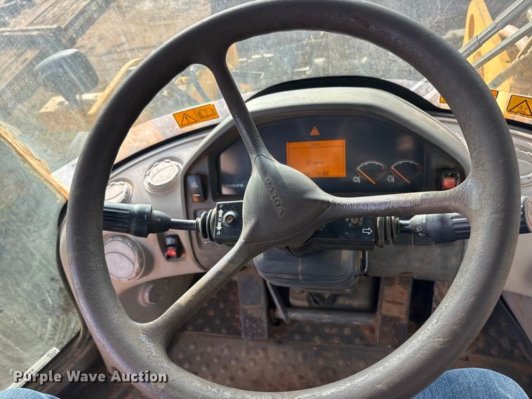 image for item ES8582 2013 Volvo L120G wheel loader