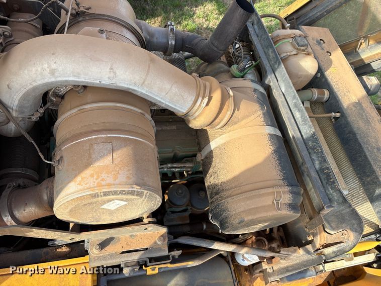 image for item ES8582 2013 Volvo L120G wheel loader