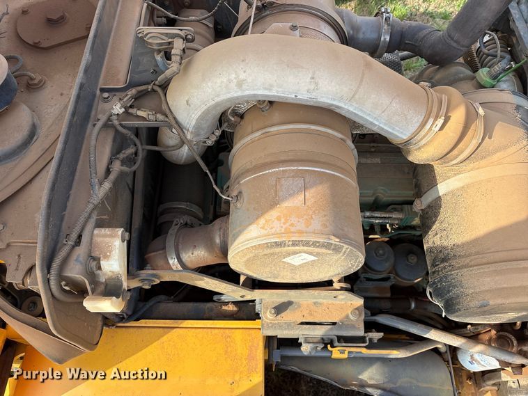 image for item ES8582 2013 Volvo L120G wheel loader