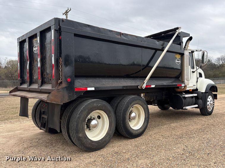 image for item ES8607 2007 Mack CV713 dump truck