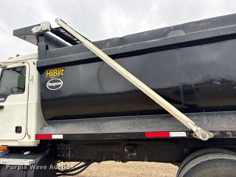 image for item ES8607 2007 Mack CV713 dump truck