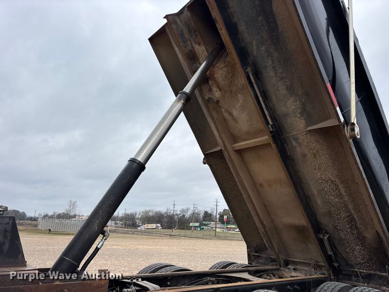 image for item ES8607 2007 Mack CV713 dump truck