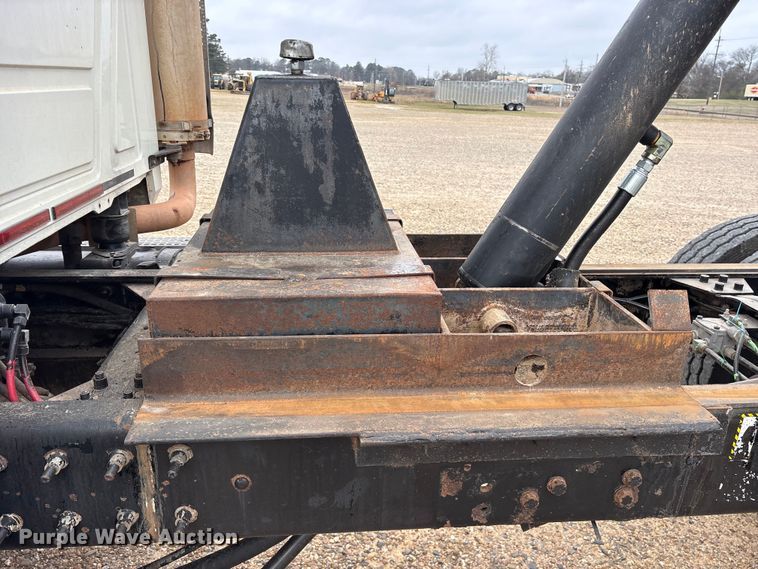 image for item ES8607 2007 Mack CV713 dump truck