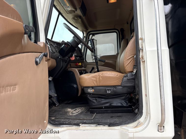 image for item ES8607 2007 Mack CV713 dump truck