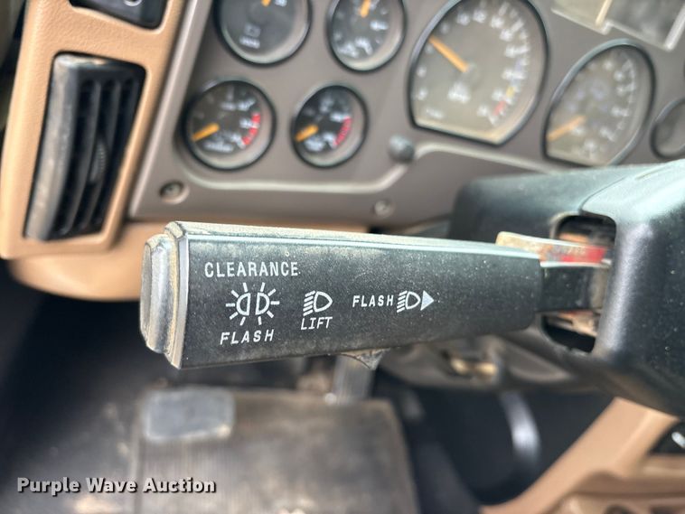 image for item ES8607 2007 Mack CV713 dump truck