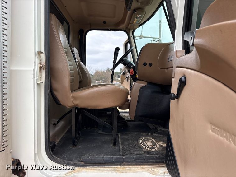 image for item ES8607 2007 Mack CV713 dump truck