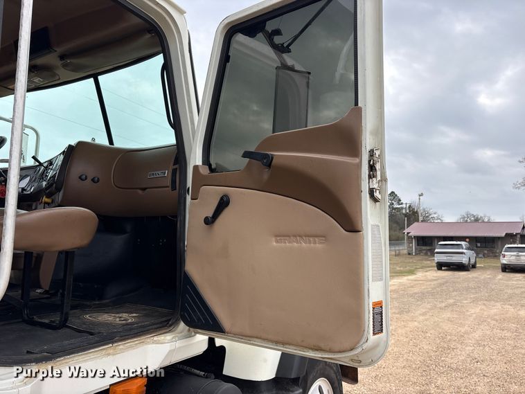 image for item ES8607 2007 Mack CV713 dump truck