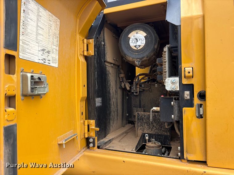 image for item ES8634 2018 John Deere 210G LC excavator