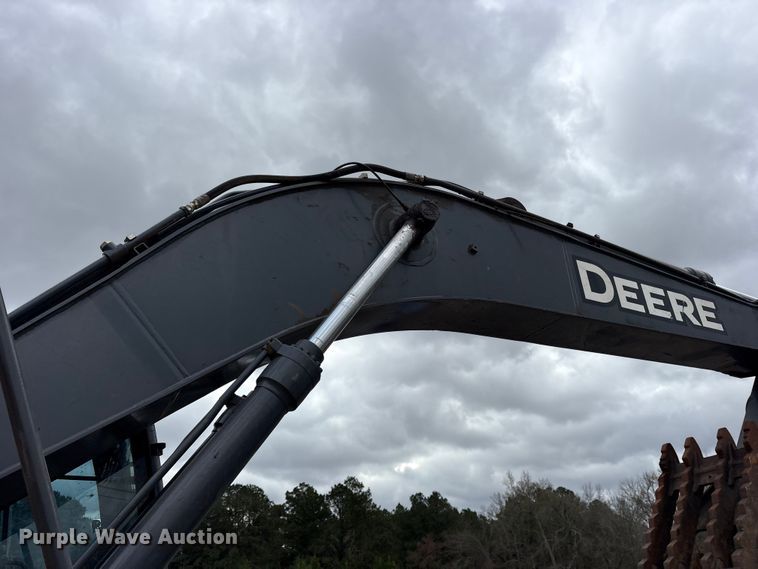 image for item ES8634 2018 John Deere 210G LC excavator