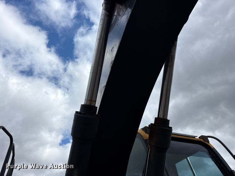 image for item ES8634 2018 John Deere 210G LC excavator