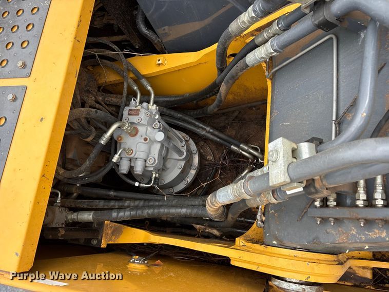 image for item ES8634 2018 John Deere 210G LC excavator