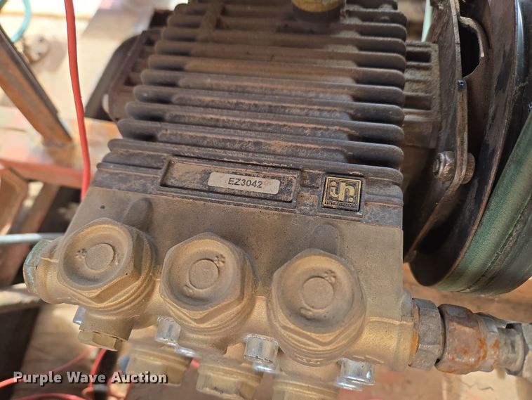 image for item ET1354 2005 Ditch Witch FX30S vacuum excavator