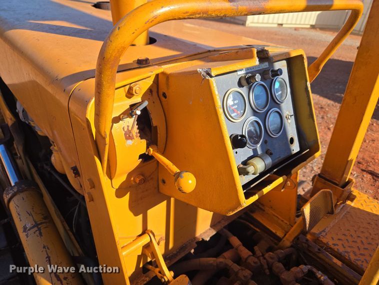 image for item ET1372 1979 International TD7E dozer