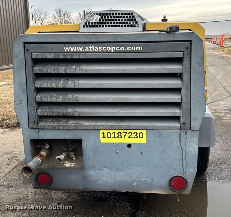 image for item ET1557 2013 Altas Copco XAS400JD7 Tier 4 air compressor