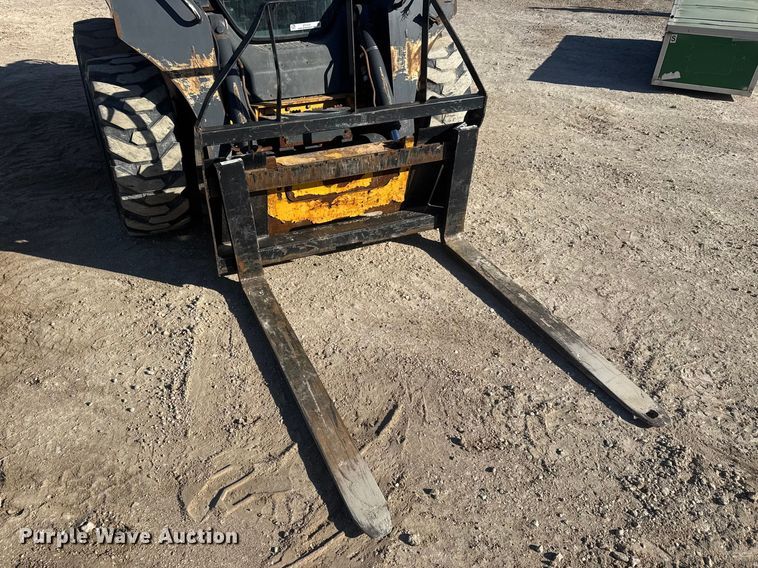 image for item ET1570 2014 John Deere 320E skid steer loader