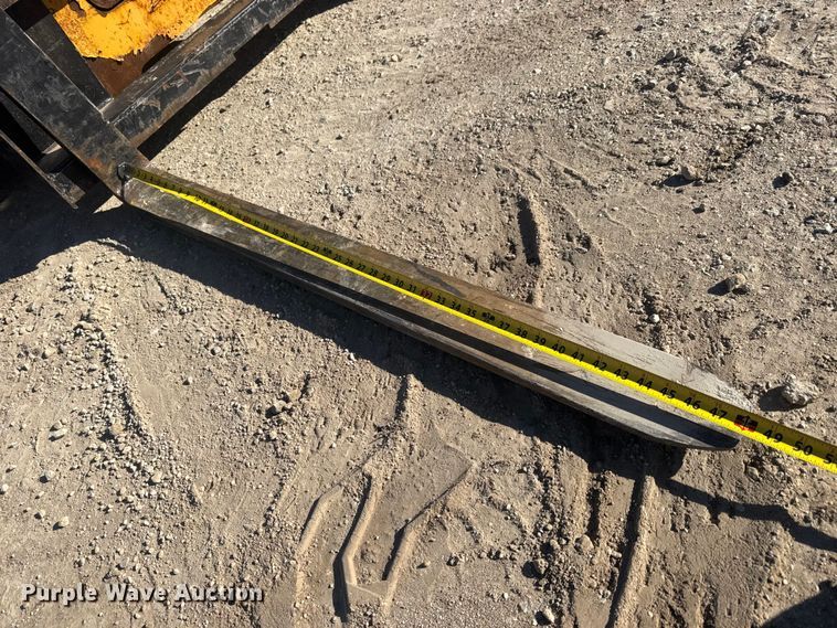 image for item ET1570 2014 John Deere 320E skid steer loader