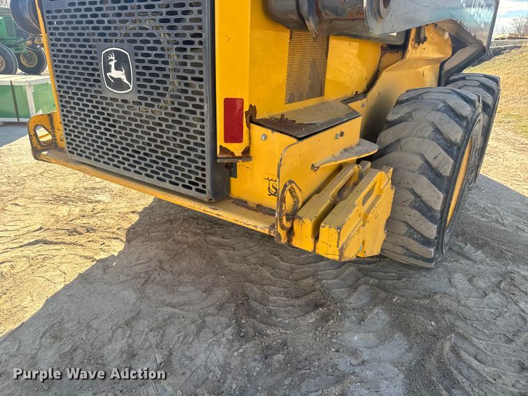 image for item ET1570 2014 John Deere 320E skid steer loader