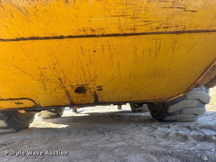 image for item ET1570 2014 John Deere 320E skid steer loader