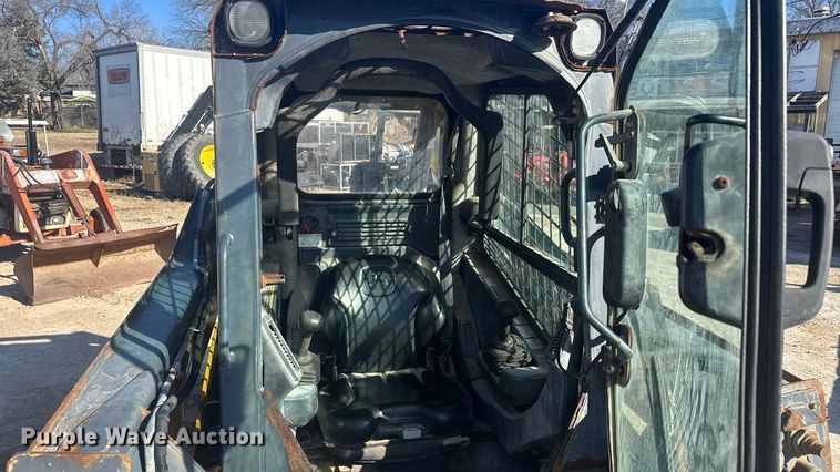 image for item ET1570 2014 John Deere 320E skid steer loader