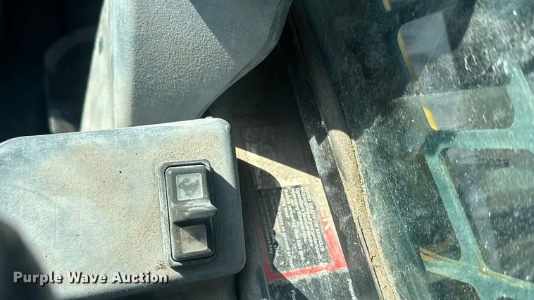 image for item ET1570 2014 John Deere 320E skid steer loader